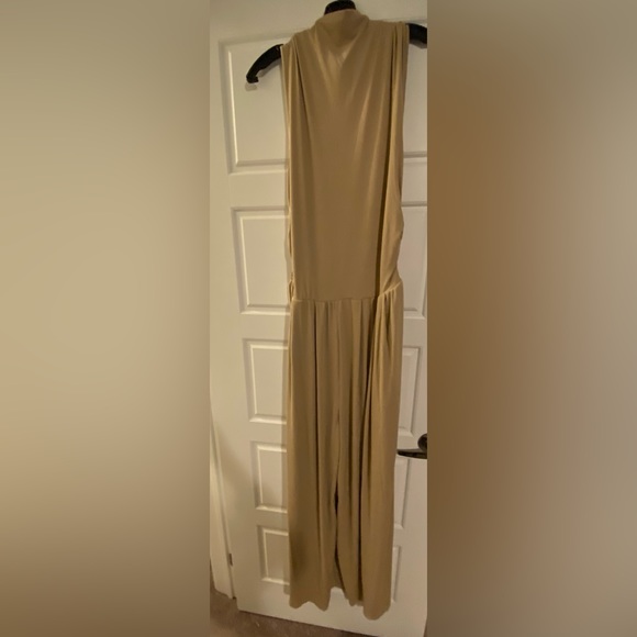 Round Neckline Solid Pleated Jumpsuit BNWT - Picture 4 of 11